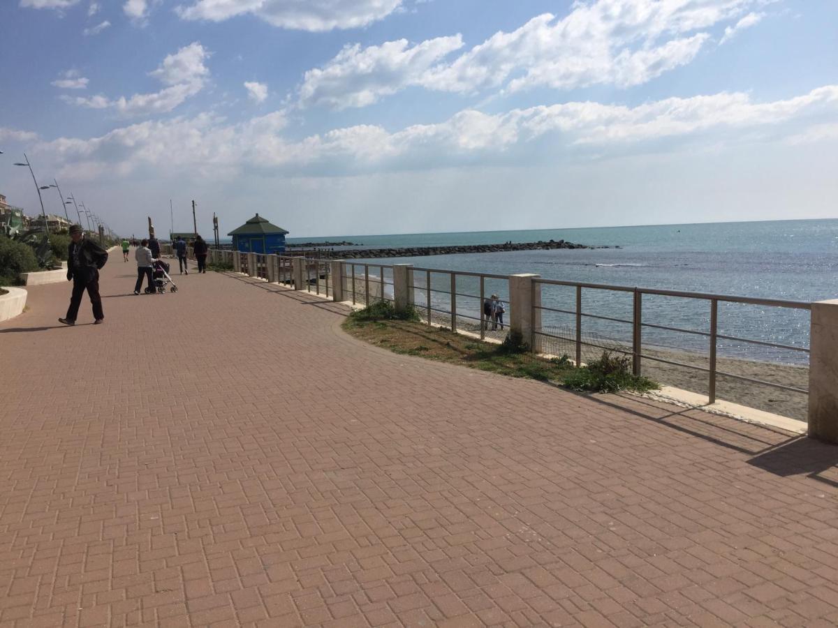 Front Sea Luxury Lido di Ostia Exterior foto