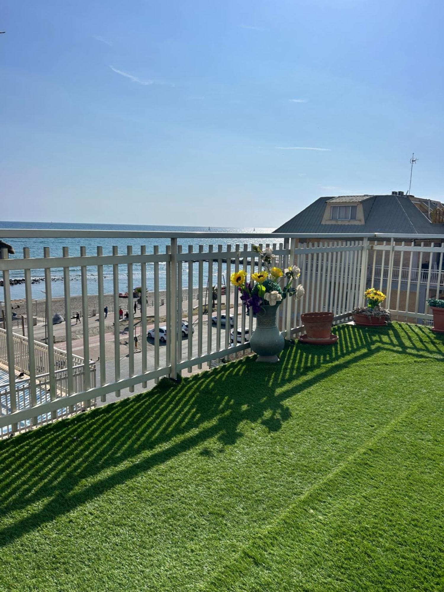 Front Sea Luxury Lido di Ostia Exterior foto