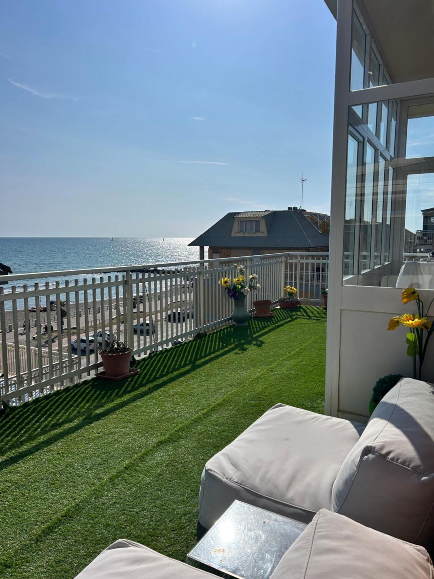Front Sea Luxury Lido di Ostia Exterior foto